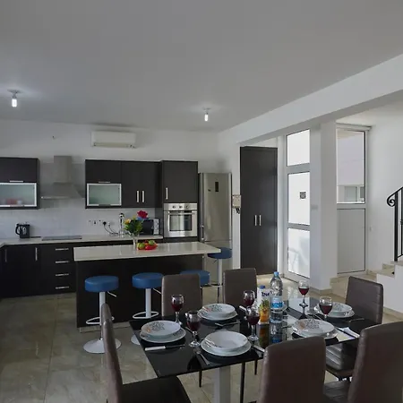 Pearl Vila *