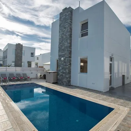 Pearl Vila *