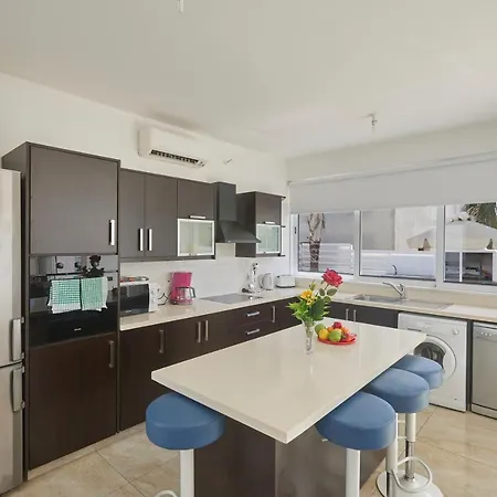 Pearl Vila *