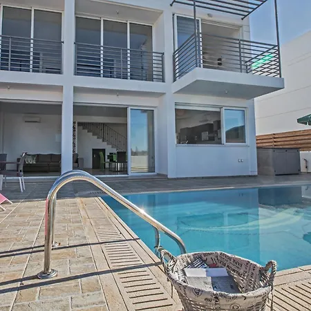 Pearl Vila *