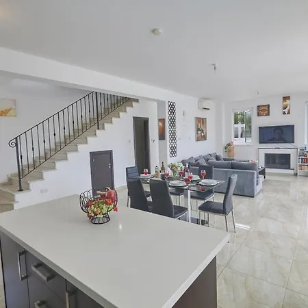 Pearl Vila
